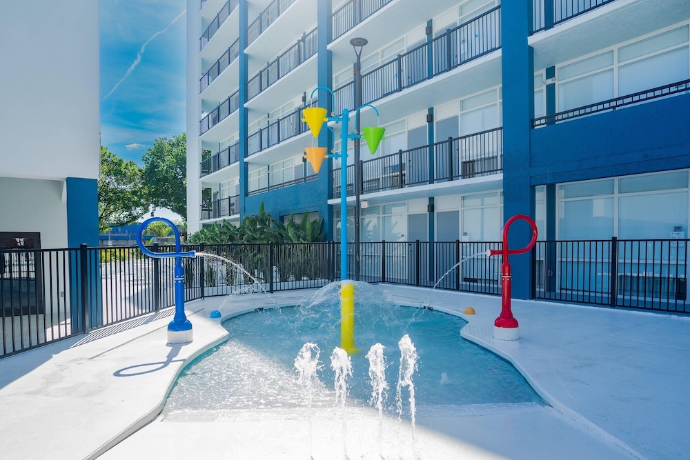 DASKK Orlando Hotel near Universal Blvd, an Ascend Collection Hotel — Swimming pool in Orlando, Florida