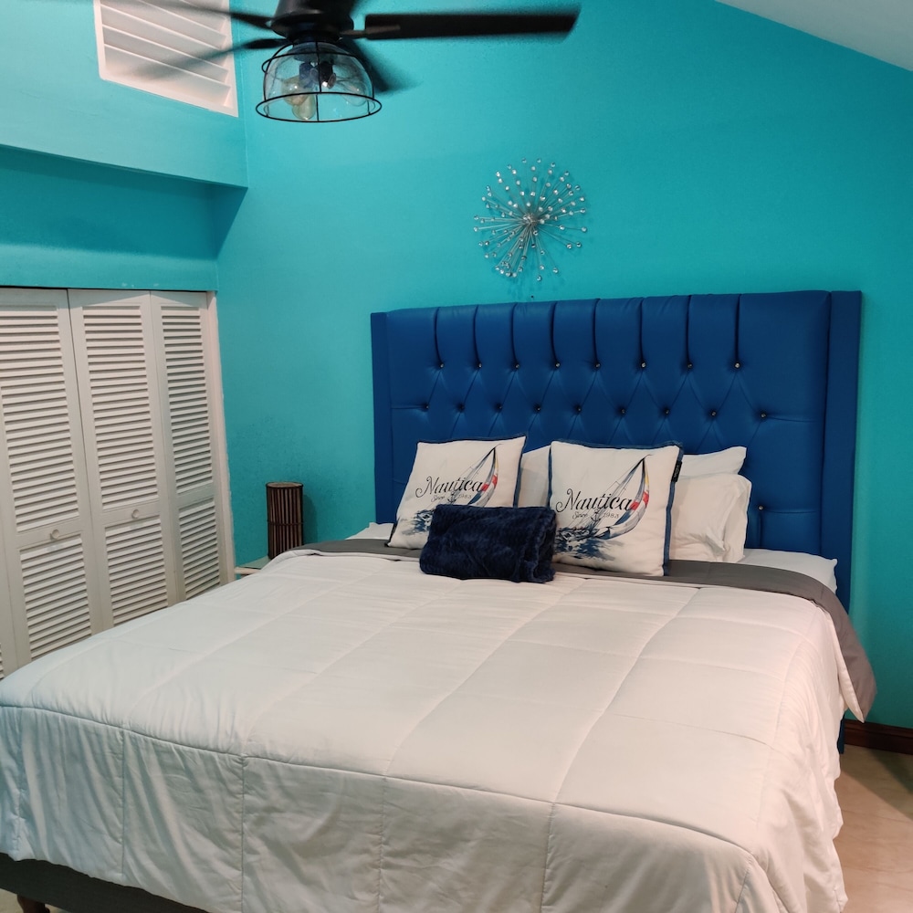 Fisherman's Point Ocean View Hotel — Hotel rooms in Ocho Rios