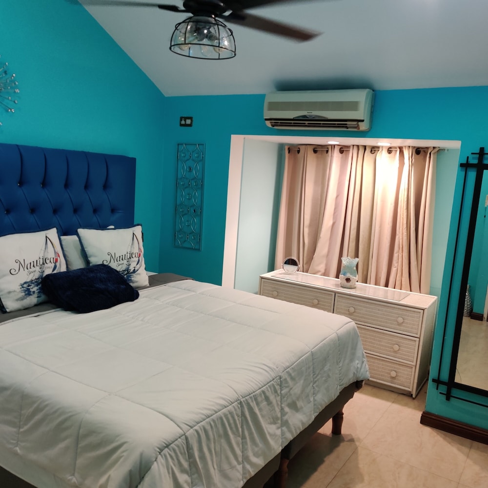Fisherman's Point Ocean View Hotel — Hotel rooms in Ocho Rios