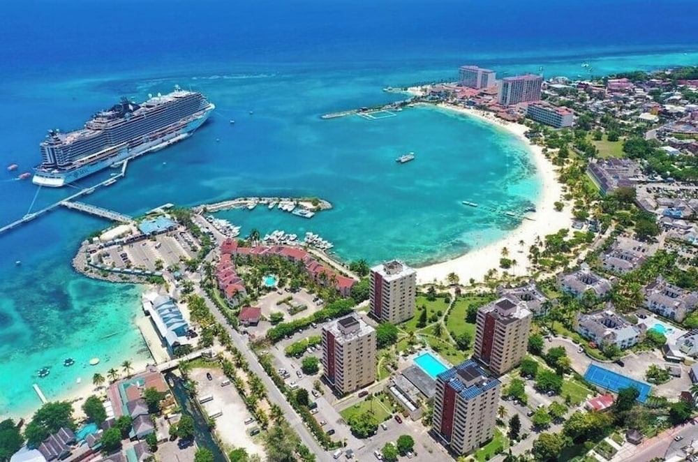Fisherman's Point Ocean View Hotel — Main photo in Ocho Rios