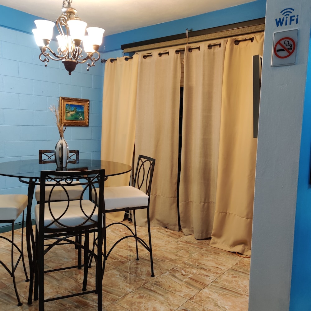 Fisherman's Point Ocean View Hotel — Hotel rooms in Ocho Rios
