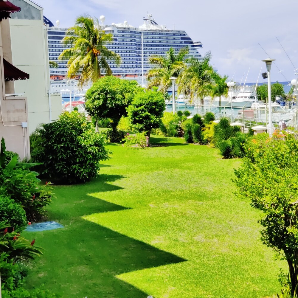 Fisherman's Point Ocean View Hotel — Hotel building in Ocho Rios