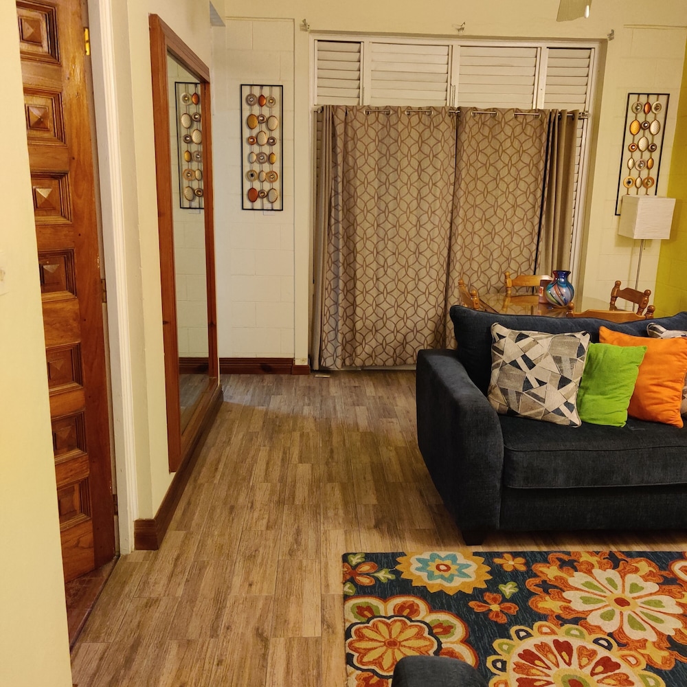 Fisherman's Point Ocean View Hotel — Hotel rooms in Ocho Rios