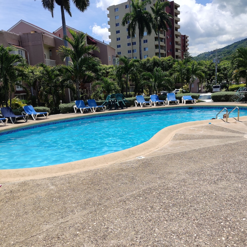 Fisherman's Point Ocean View Hotel — Swimming pool in Ocho Rios