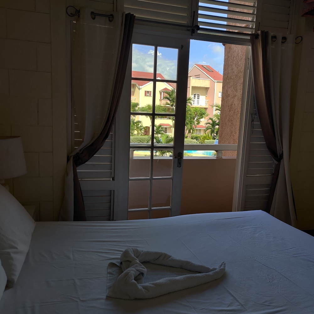 Fisherman's Point Ocean View Hotel — Hotel rooms in Ocho Rios