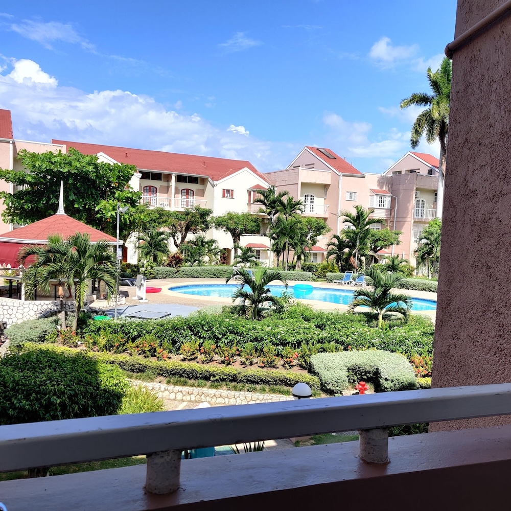Fisherman's Point Ocean View Hotel — Swimming pool in Ocho Rios