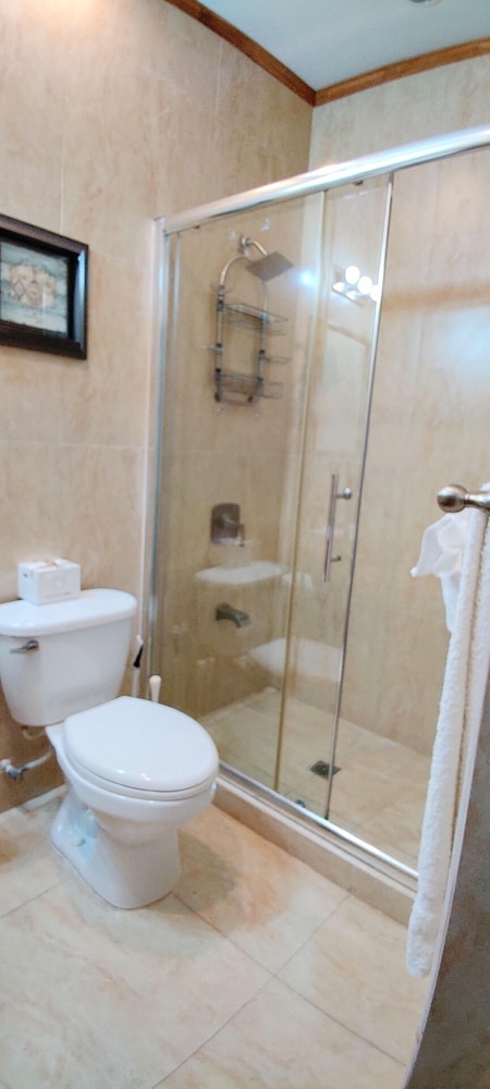 Fisherman's Point Ocean View Hotel — Hotel rooms in Ocho Rios