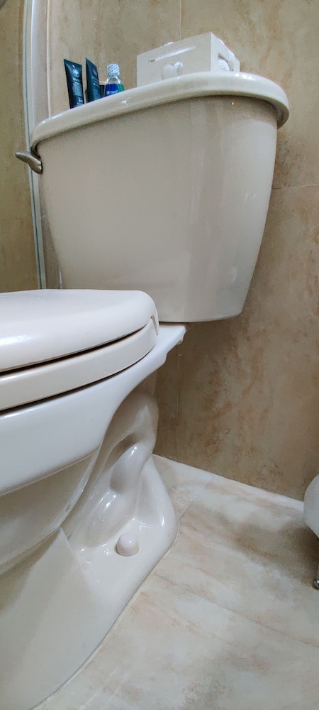 Fisherman's Point Ocean View Hotel — Hotel rooms in Ocho Rios