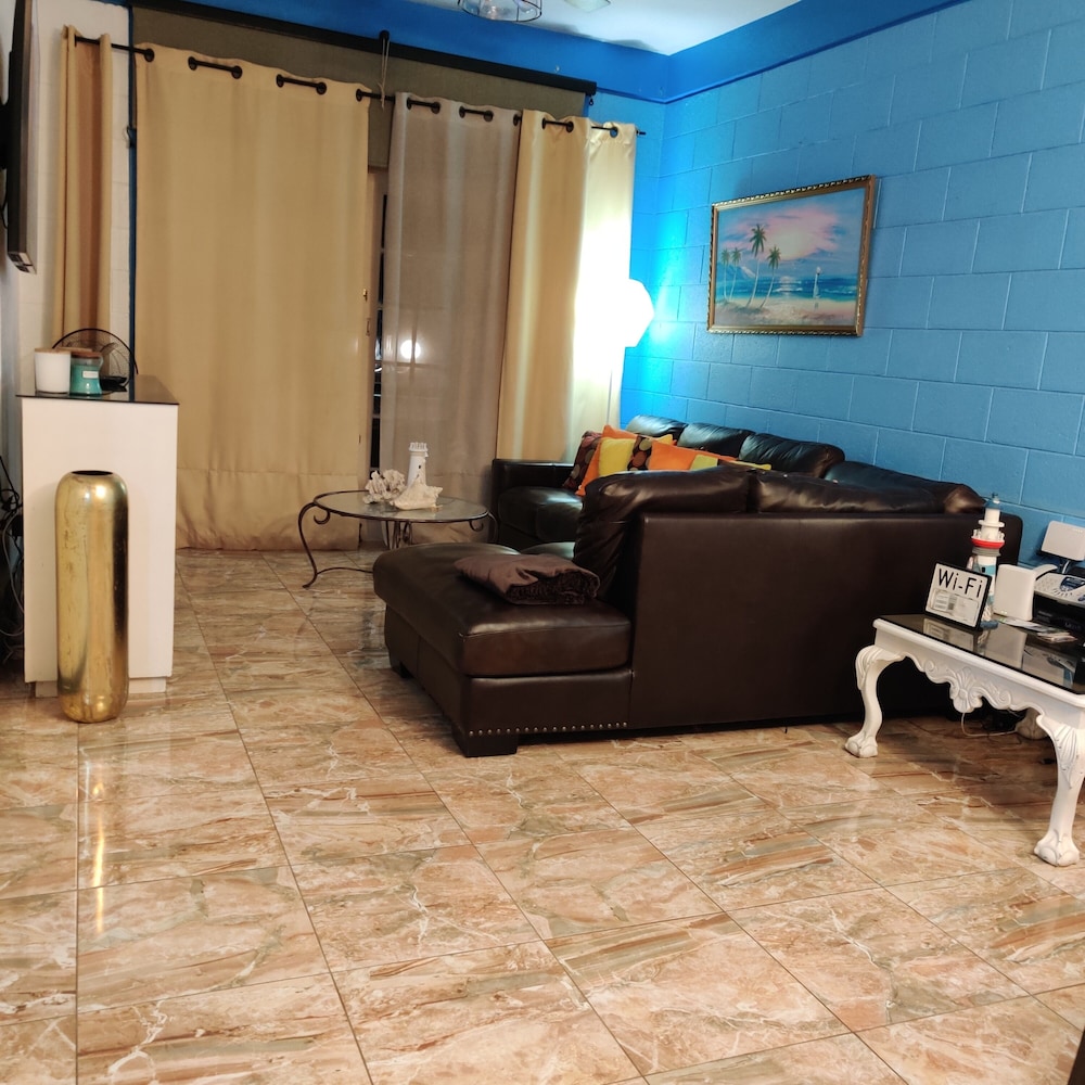 Fisherman's Point Ocean View Hotel — Hotel rooms in Ocho Rios