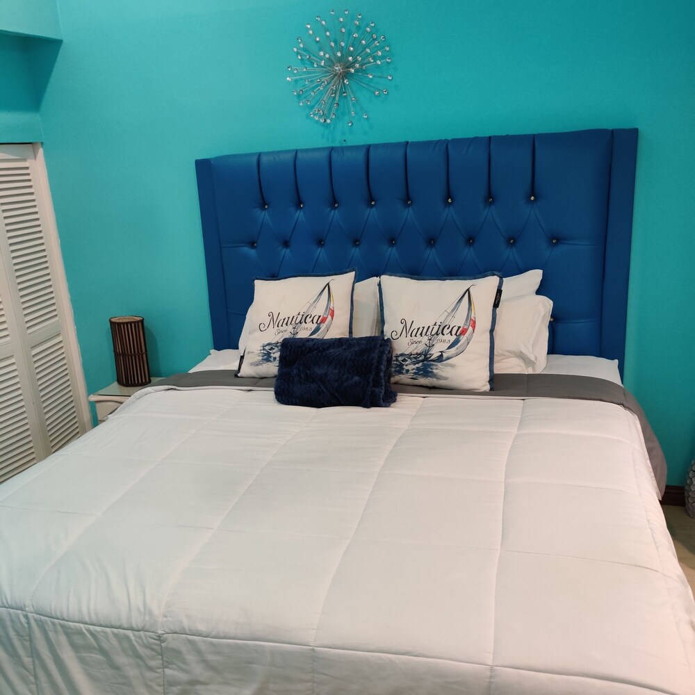 Fisherman's Point Ocean View Hotel — Hotel rooms in Ocho Rios