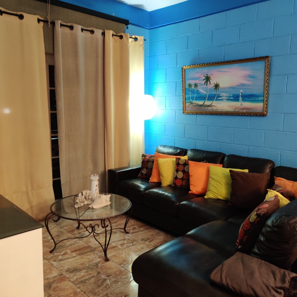 Fisherman's Point Ocean View Hotel — Hotel rooms in Ocho Rios