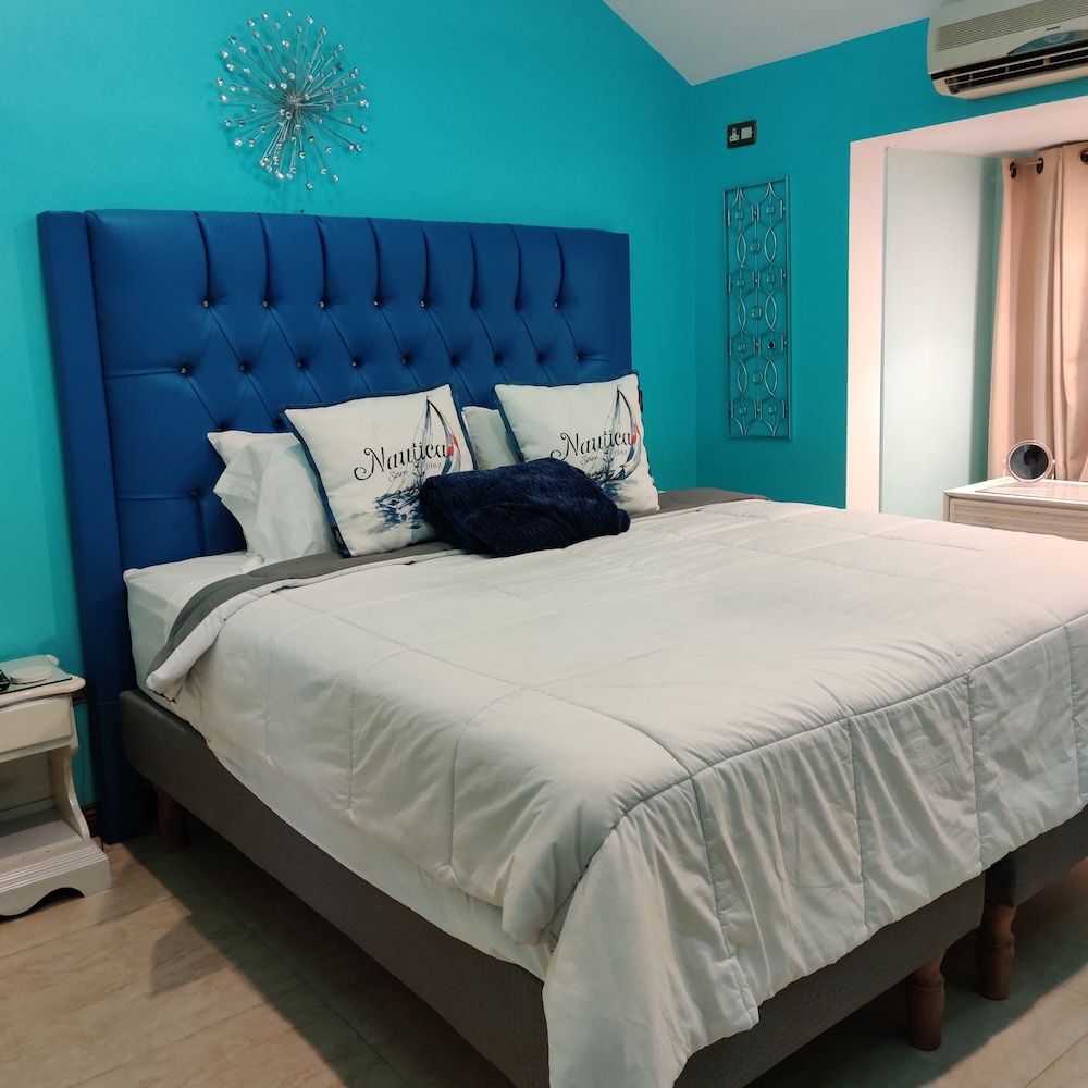 Fisherman's Point Ocean View Hotel — Hotel rooms in Ocho Rios