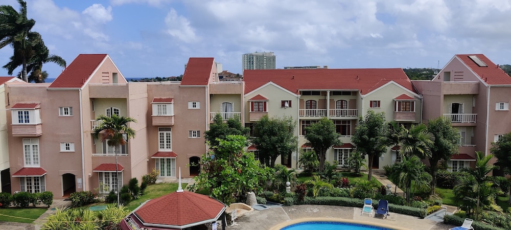 Fisherman's Point Ocean View Hotel — Hotel building in Ocho Rios