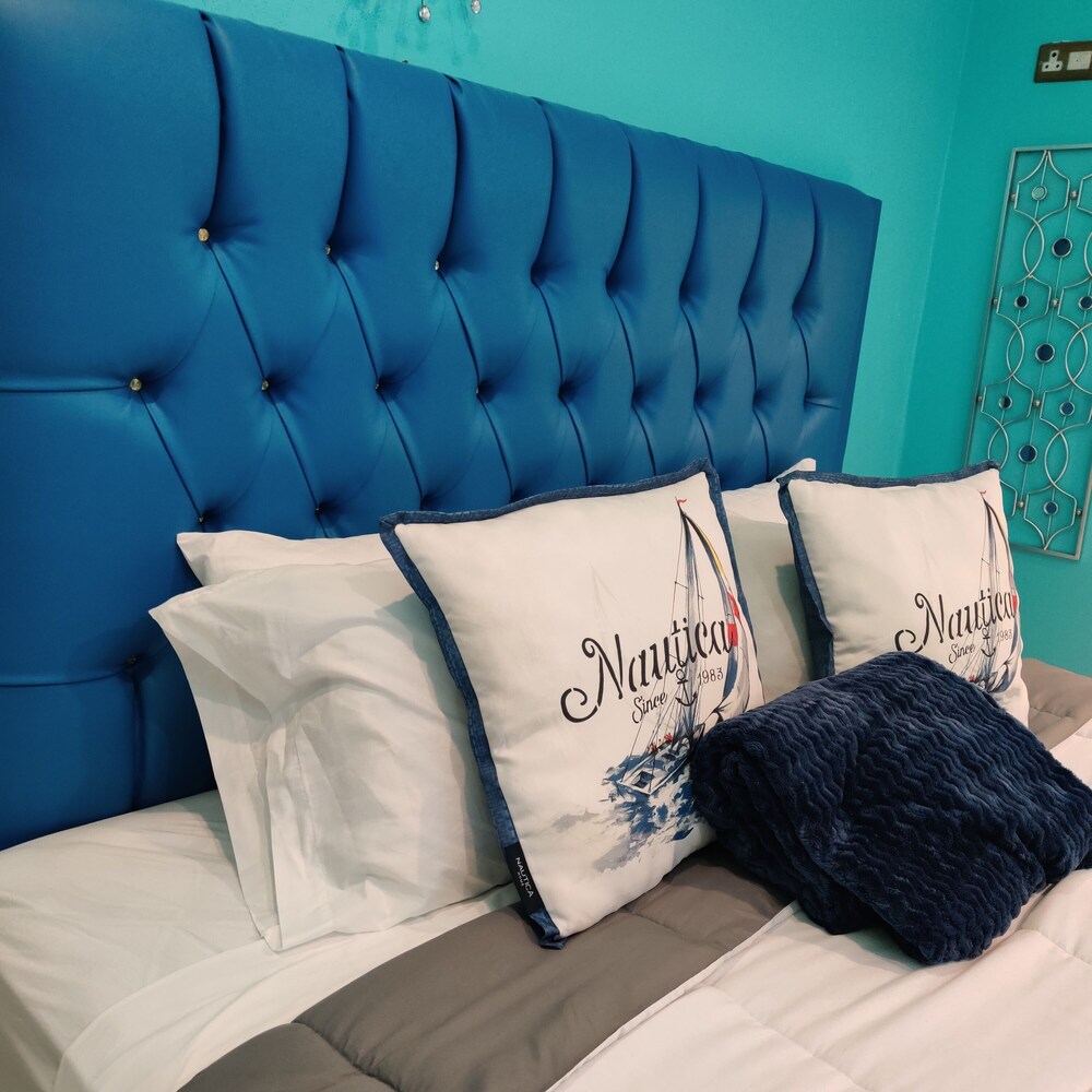 Fisherman's Point Ocean View Hotel — Hotel rooms in Ocho Rios