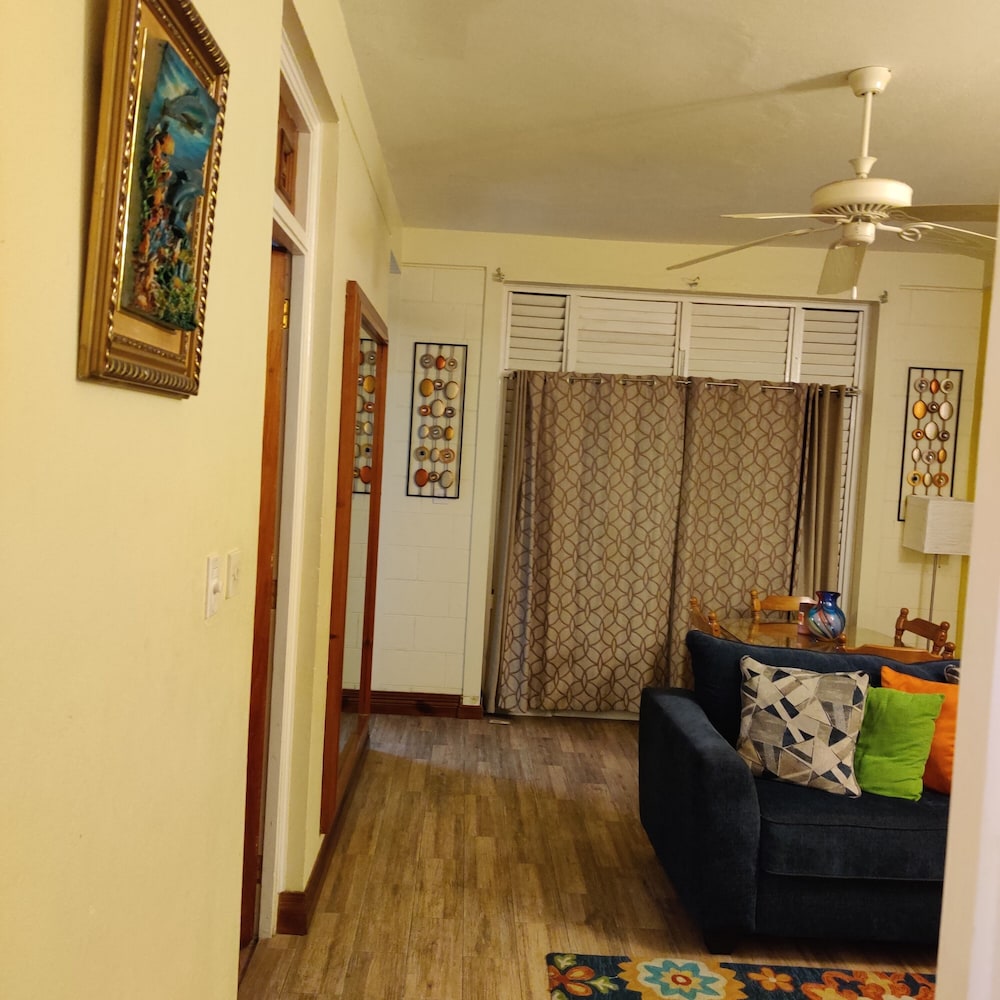 Fisherman's Point Ocean View Hotel — Hotel rooms in Ocho Rios