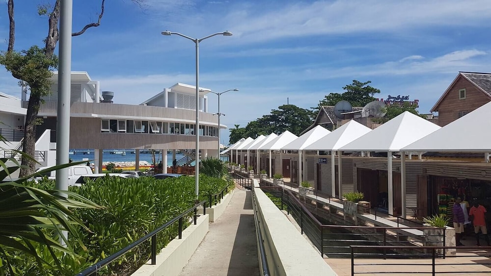 Fisherman's Point Ocean View Hotel — Attractions in the area in Ocho Rios