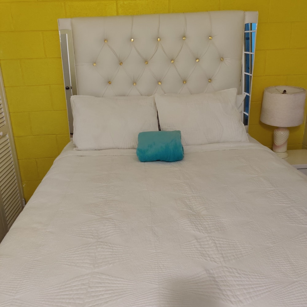 Fisherman's Point Ocean View Hotel — Hotel rooms in Ocho Rios
