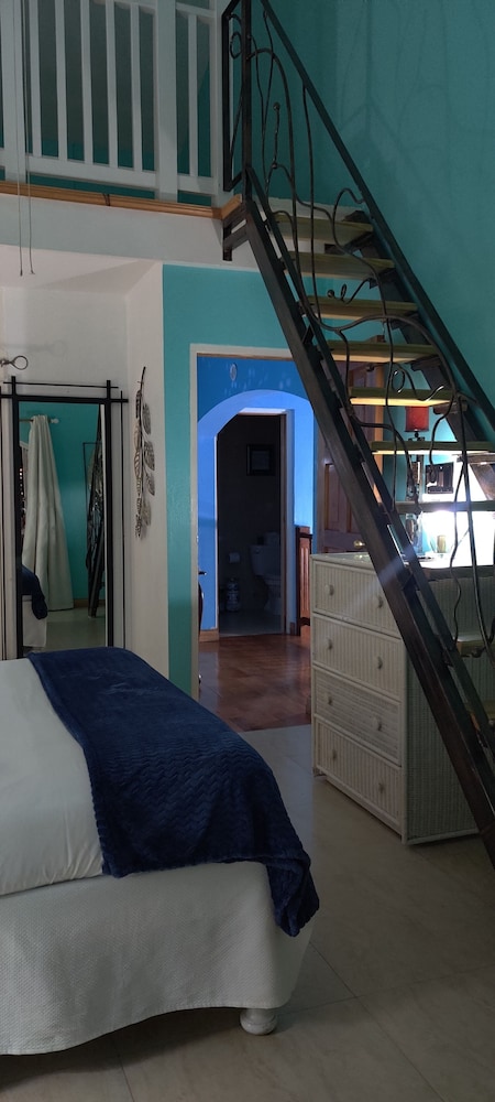 Fisherman's Point Ocean View Hotel — Hotel rooms in Ocho Rios