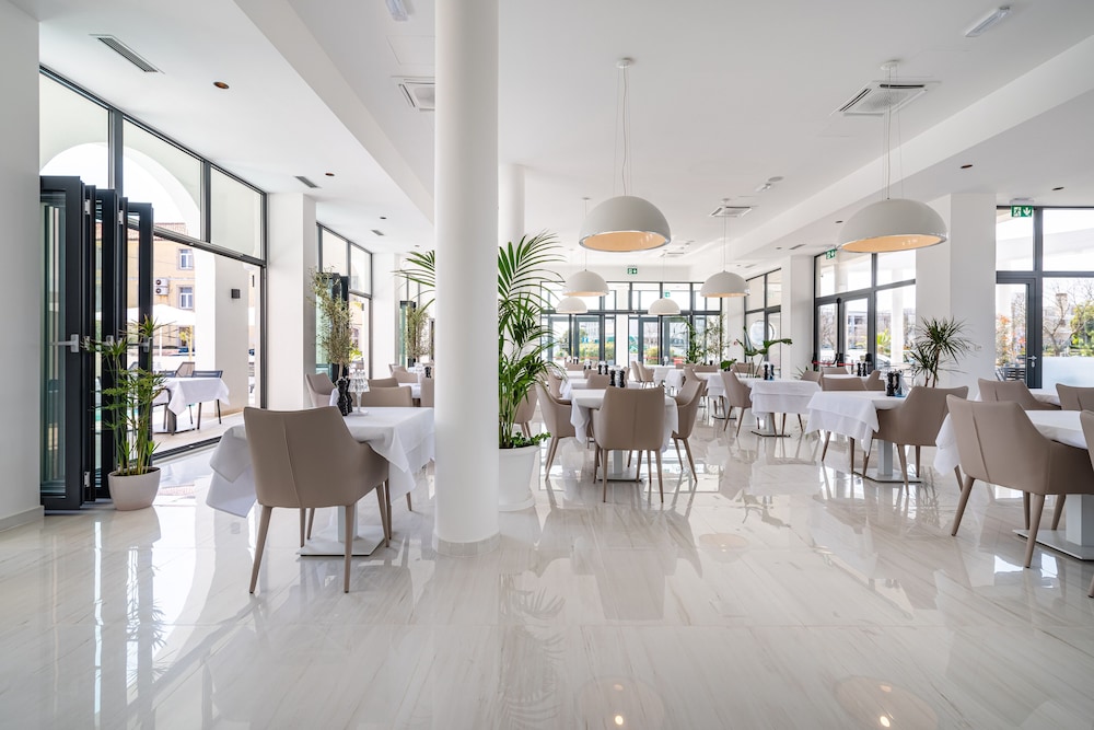 Miramare Hotel Zadar — Restaurant & bars in Zadar, Zadar