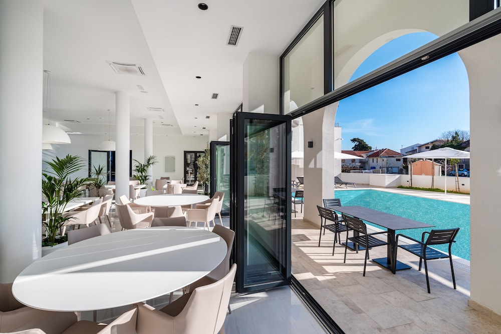 Miramare Hotel Zadar — Restaurant & bars in Zadar, Zadar