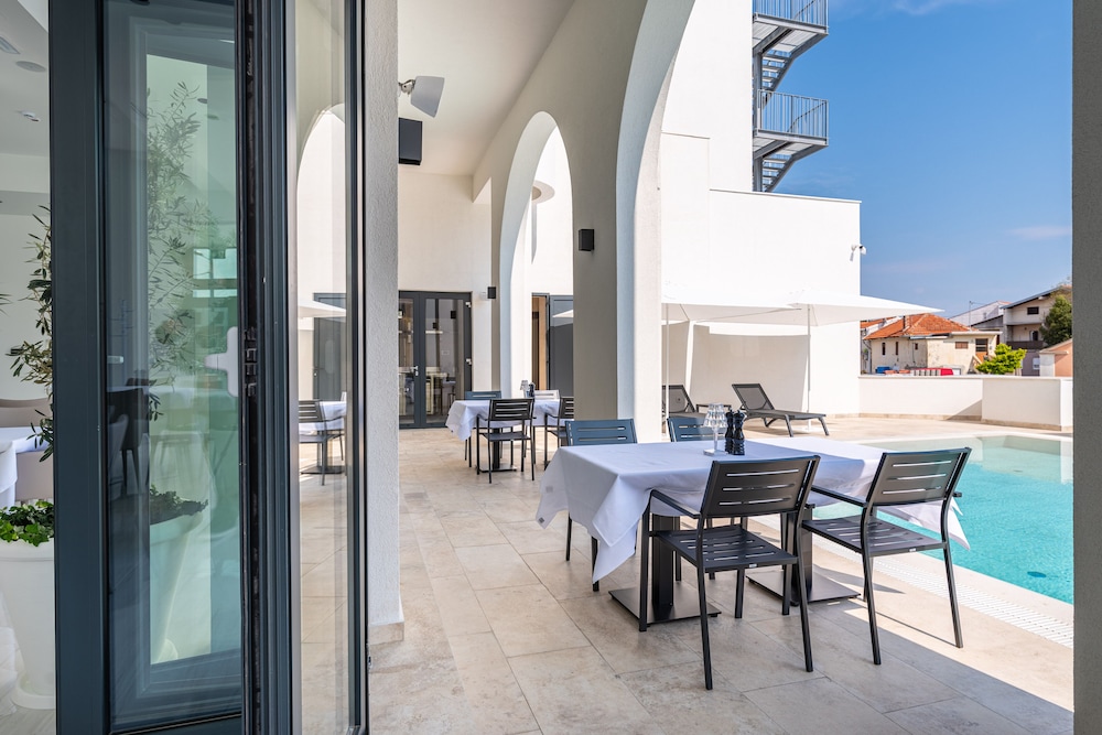 Miramare Hotel Zadar — Restaurant & bars in Zadar, Zadar