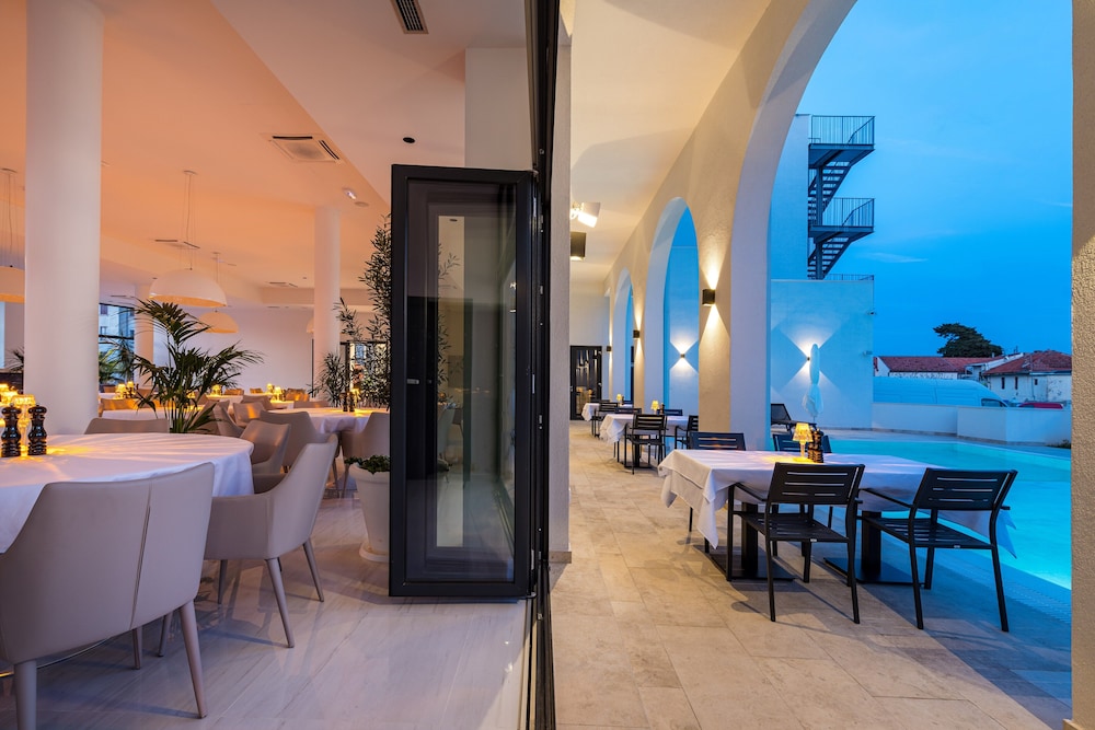 Miramare Hotel Zadar — Restaurant & bars in Zadar, Zadar