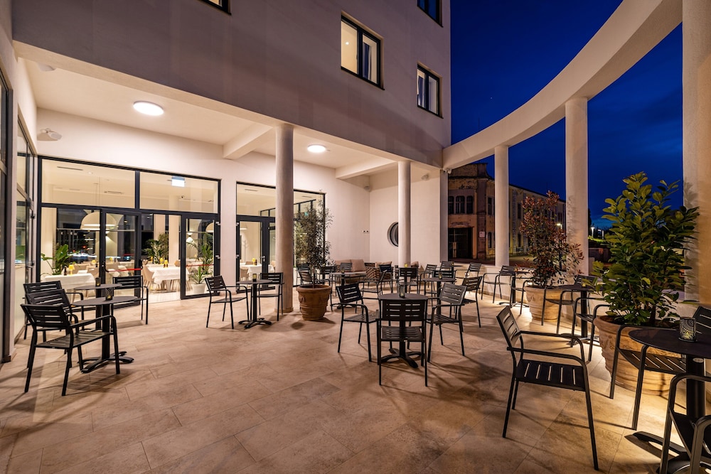 Miramare Hotel Zadar — Restaurant & bars in Zadar, Zadar