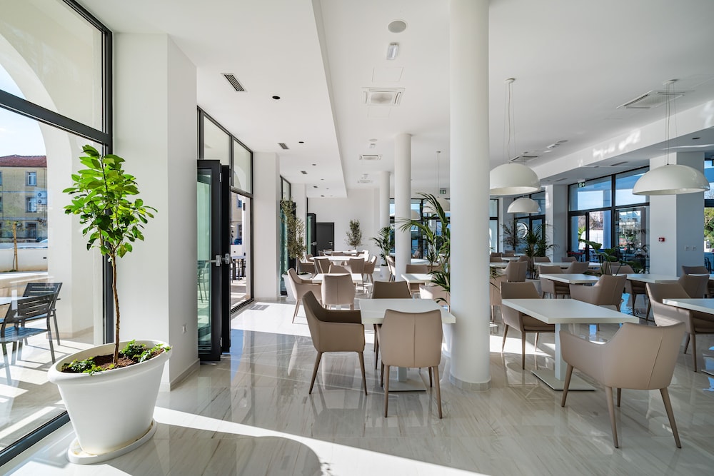 Miramare Hotel Zadar — Restaurant & bars in Zadar, Zadar