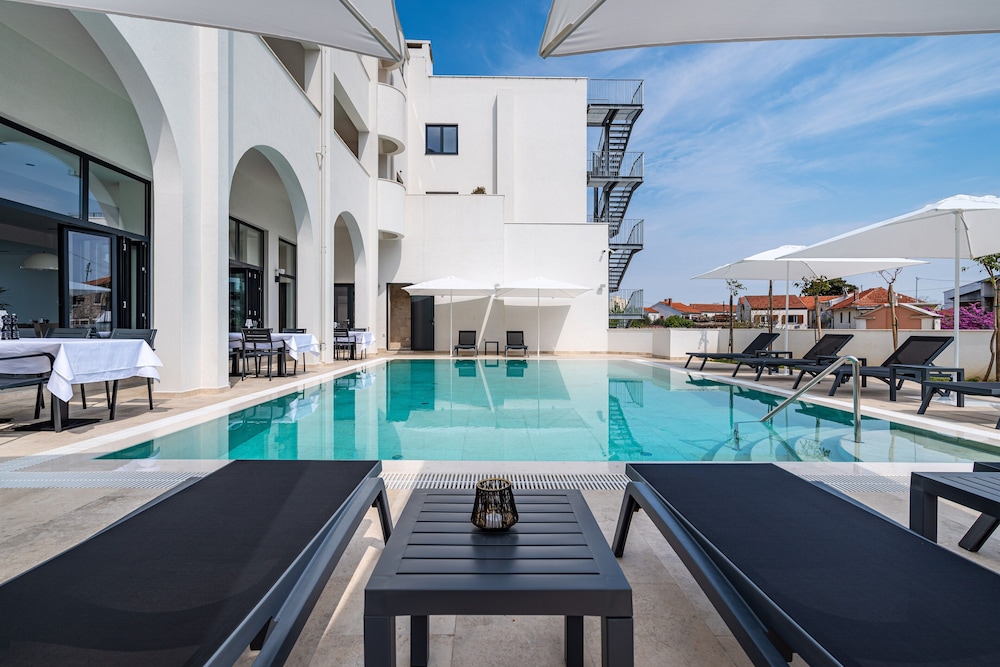 Miramare Hotel Zadar — Swimming pool in Zadar, Zadar