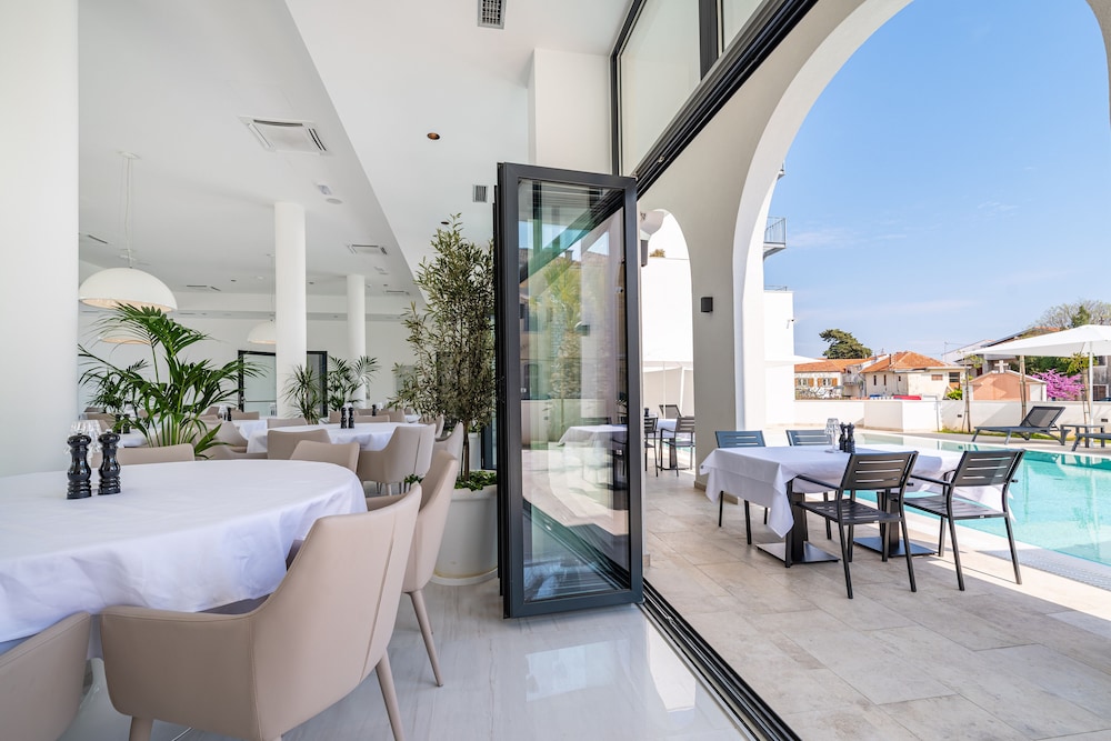 Miramare Hotel Zadar — Restaurant & bars in Zadar, Zadar