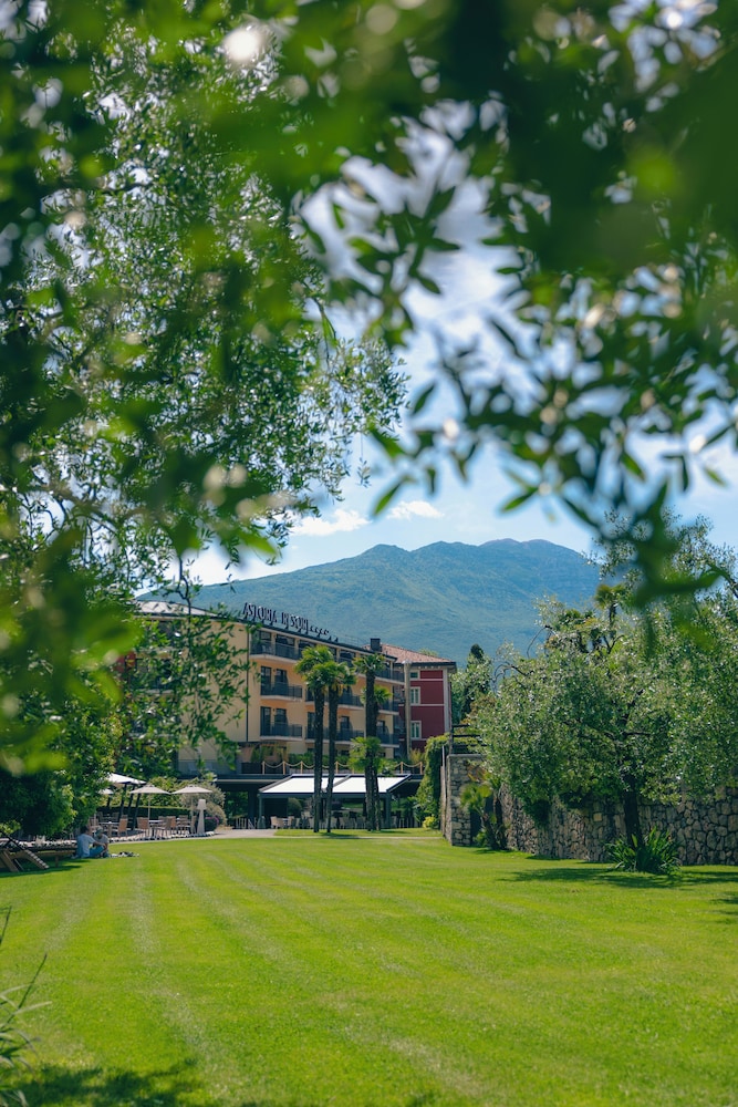 Astoria Resort — Hotel building in Riva del Garda, Trentino-Alto Adige
