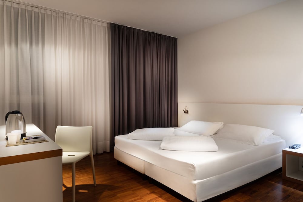 Astoria Resort — Hotel rooms in Riva del Garda, Trentino-Alto Adige
