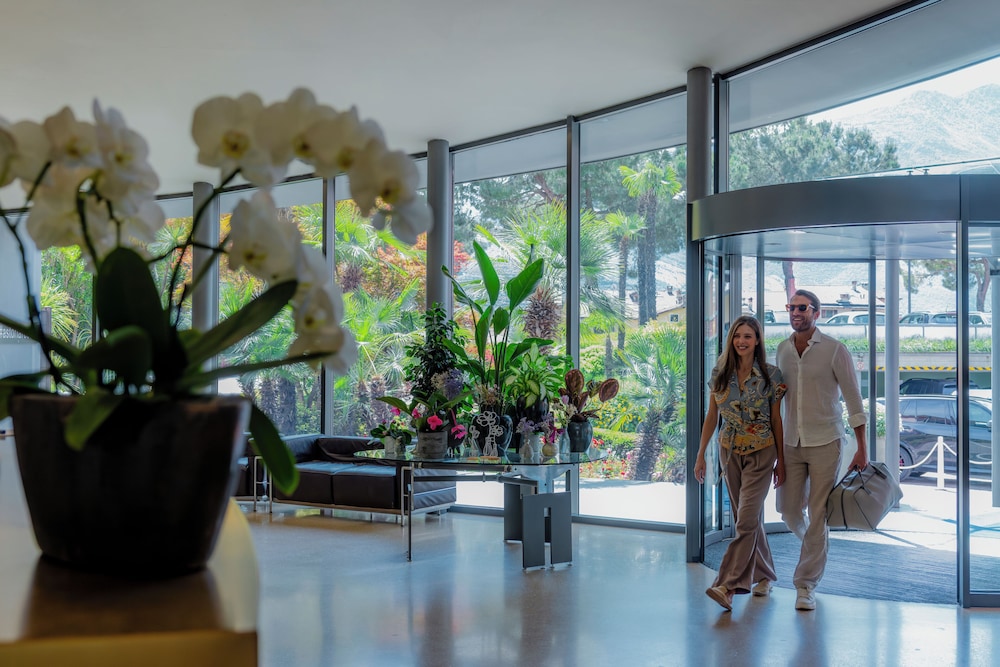 Astoria Resort — Hotel building in Riva del Garda, Trentino-Alto Adige