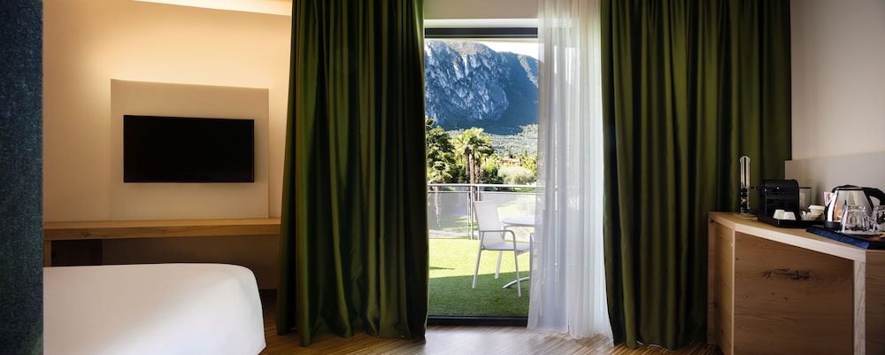 Astoria Resort — Hotel rooms in Riva del Garda, Trentino-Alto Adige