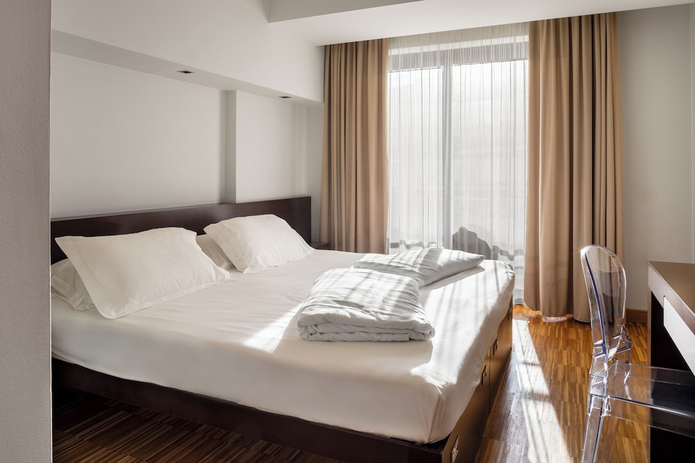 Astoria Resort — Hotel rooms in Riva del Garda, Trentino-Alto Adige