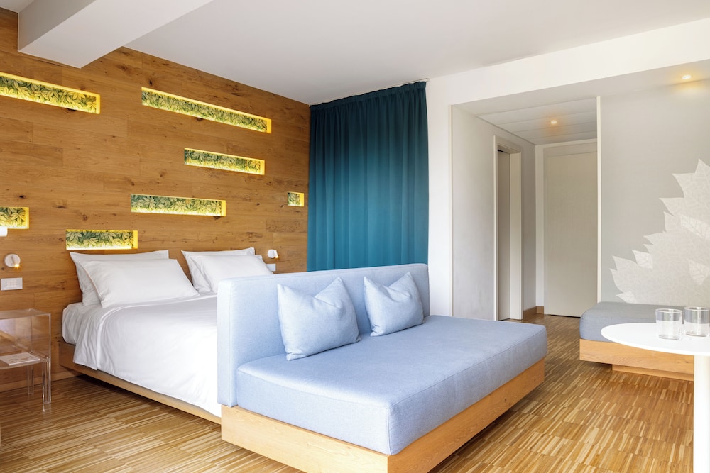 Astoria Resort — Hotel rooms in Riva del Garda, Trentino-Alto Adige
