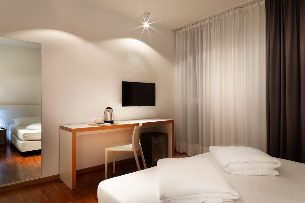 Astoria Resort — Hotel rooms in Riva del Garda, Trentino-Alto Adige