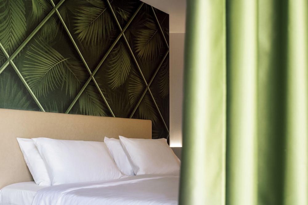Astoria Resort — Hotel rooms in Riva del Garda, Trentino-Alto Adige