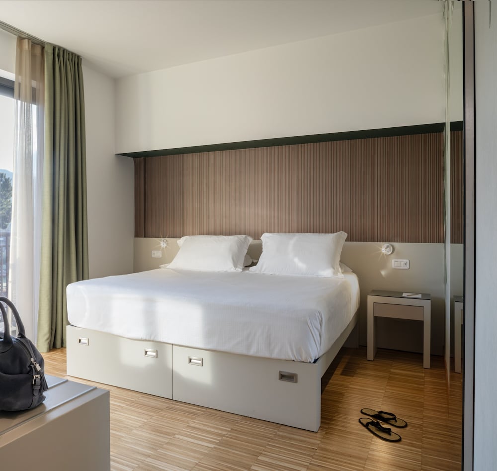 Astoria Resort — Hotel rooms in Riva del Garda, Trentino-Alto Adige