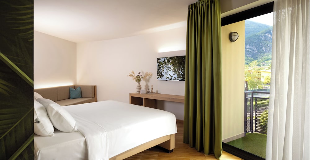 Astoria Resort — Hotel rooms in Riva del Garda, Trentino-Alto Adige
