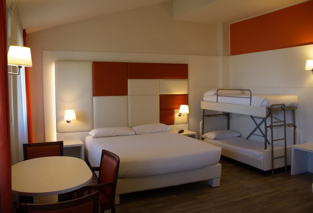 Hotel Sirio, Sure Hotel Collection by Best Western — Hotel rooms in Medolago, Lombardy