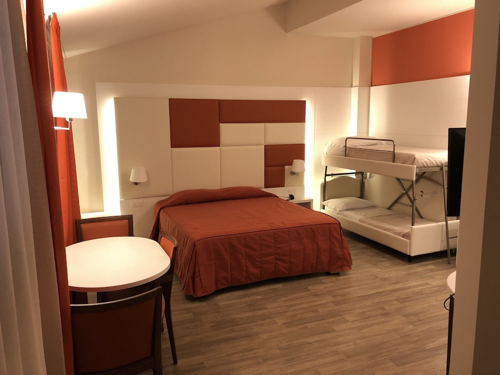 Hotel Sirio, Sure Hotel Collection by Best Western — Hotel rooms in Medolago, Lombardy