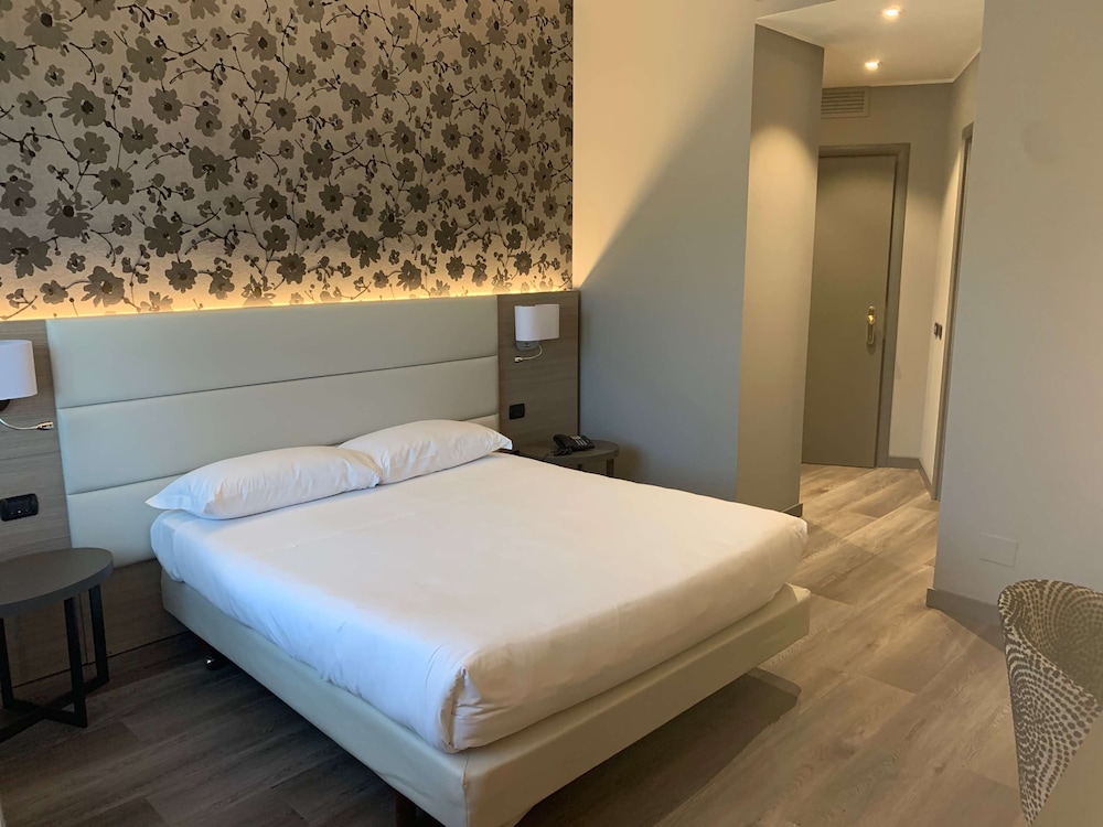 Hotel Sirio, Sure Hotel Collection by Best Western — Hotel rooms in Medolago, Lombardy