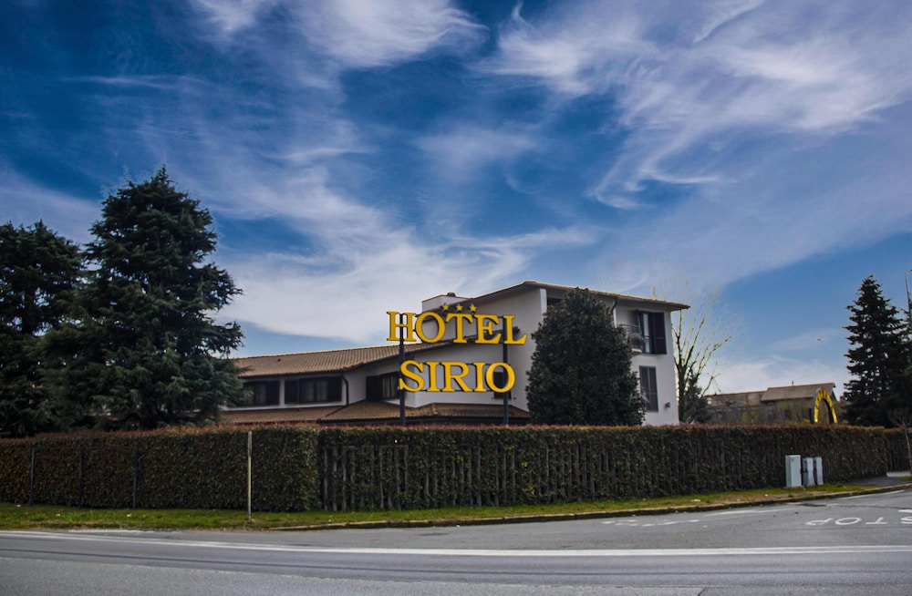 Hotel Sirio, Sure Hotel Collection by Best Western — Hotel building in Medolago, Lombardy