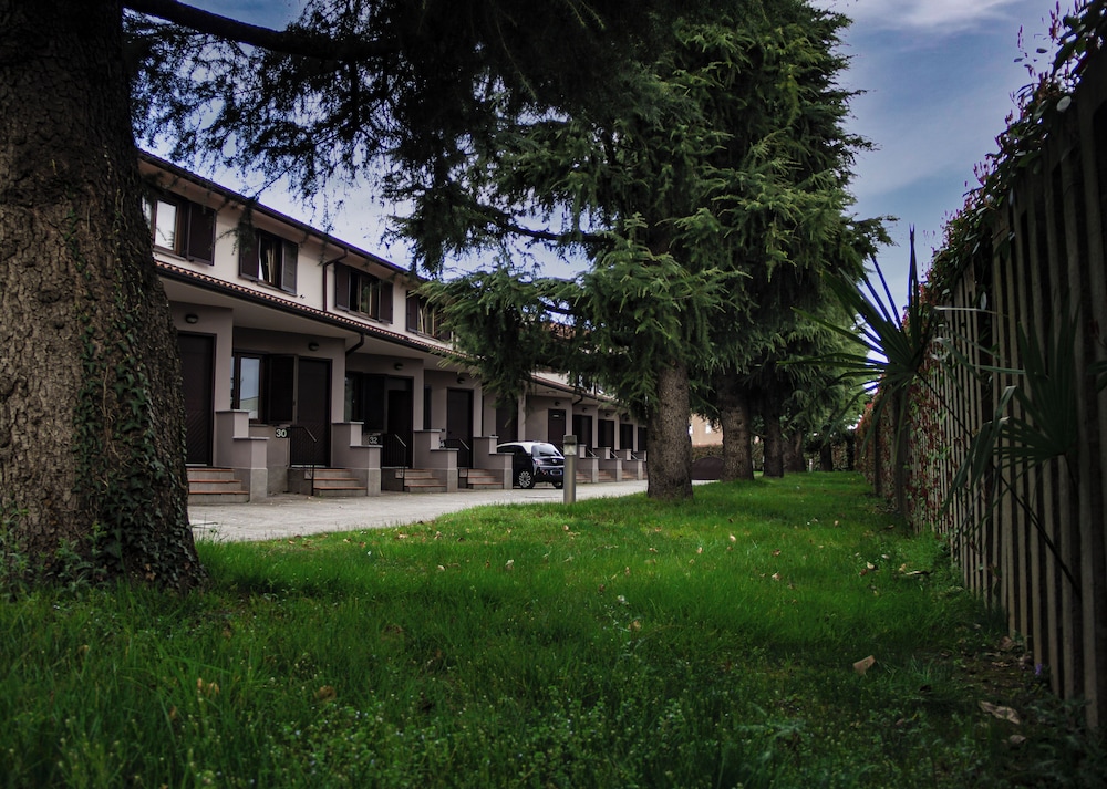 Hotel Sirio, Sure Hotel Collection by Best Western — Hotel building in Medolago, Lombardy