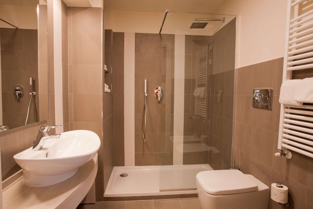 Hotel Sirio, Sure Hotel Collection by Best Western — Hotel rooms in Medolago, Lombardy