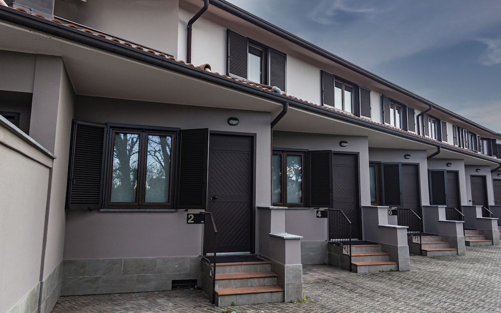 Hotel Sirio, Sure Hotel Collection by Best Western — Hotel building in Medolago, Lombardy