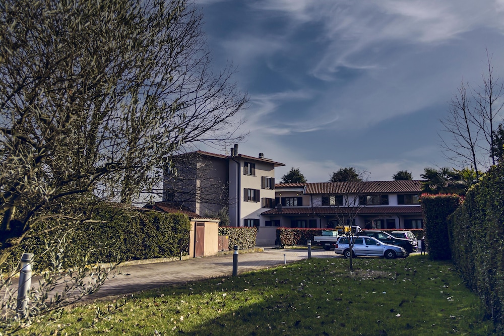 Hotel Sirio, Sure Hotel Collection by Best Western — Hotel building in Medolago, Lombardy