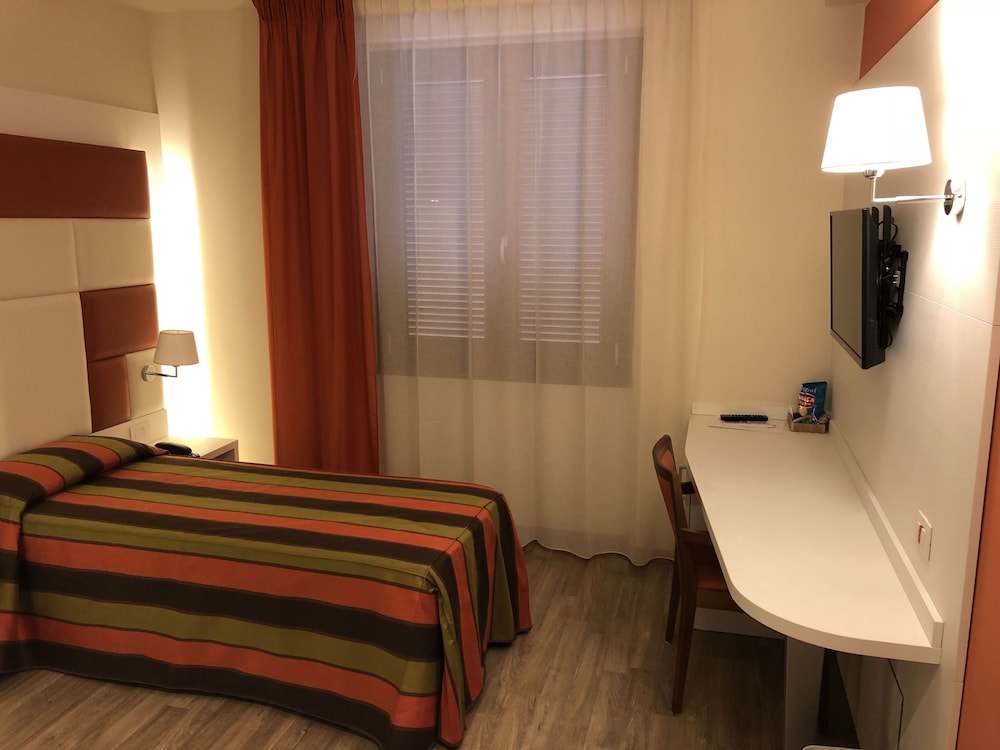 Hotel Sirio, Sure Hotel Collection by Best Western — Hotel rooms in Medolago, Lombardy