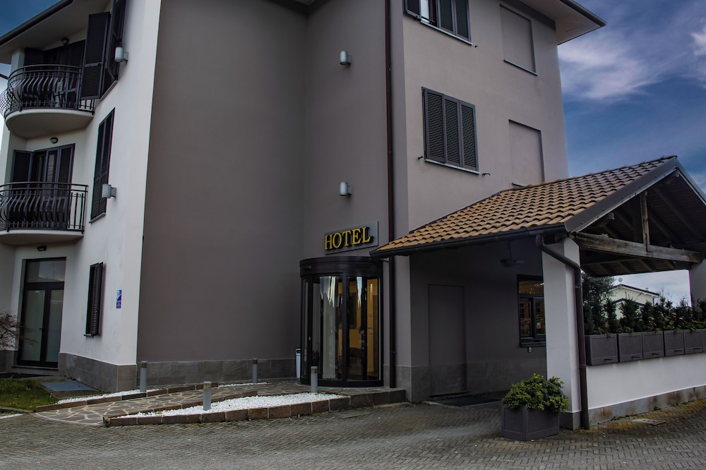 Hotel Sirio, Sure Hotel Collection by Best Western — Hotel building in Medolago, Lombardy